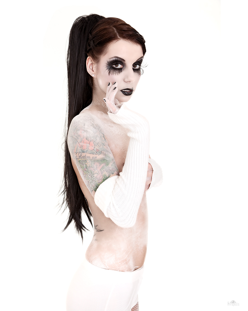 Xtropolis – Peggy Pain